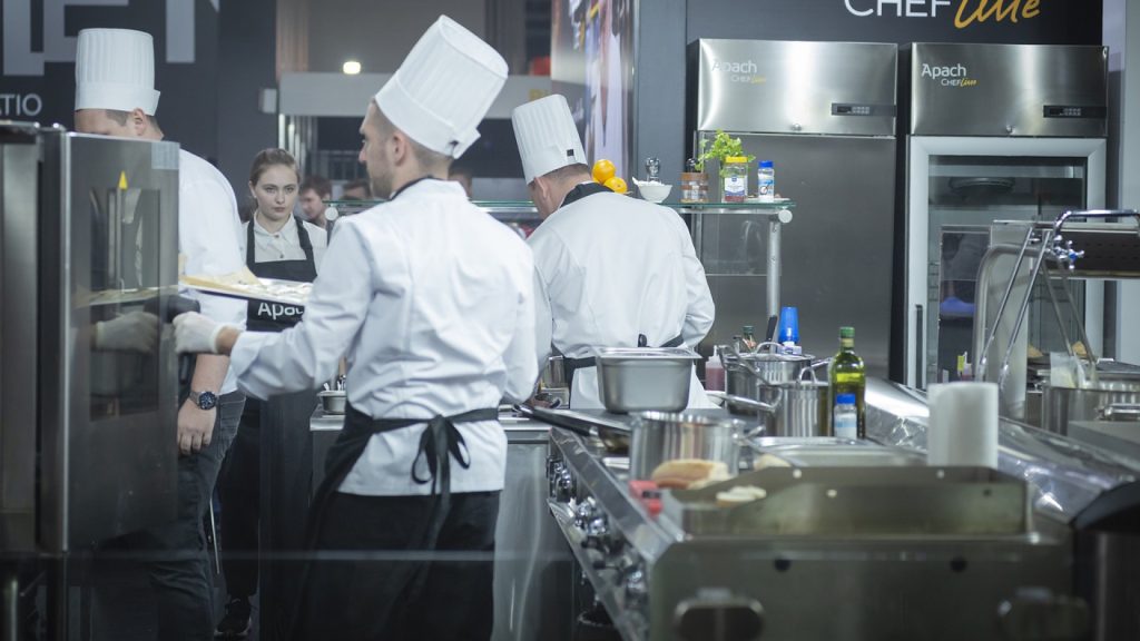 Monte-charge : idéal pour le transport des marchandises en cuisine industrielle