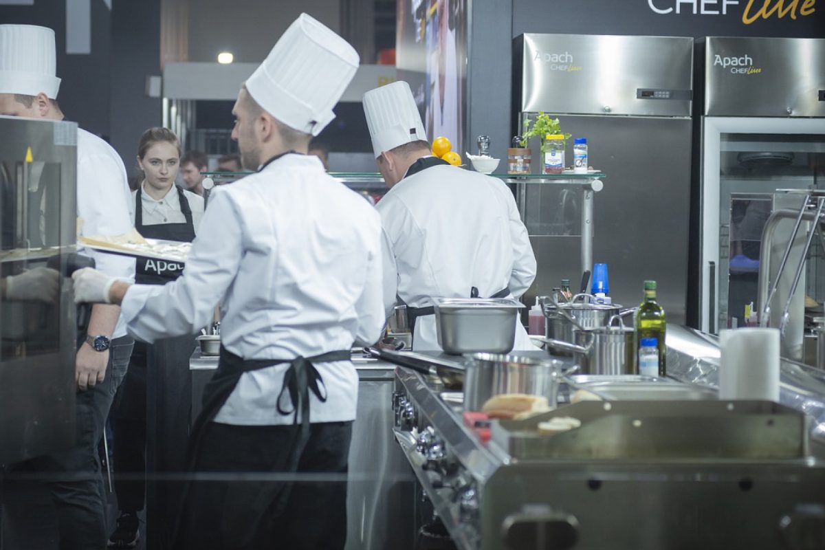 Monte-charge : idéal pour le transport des marchandises en cuisine industrielle