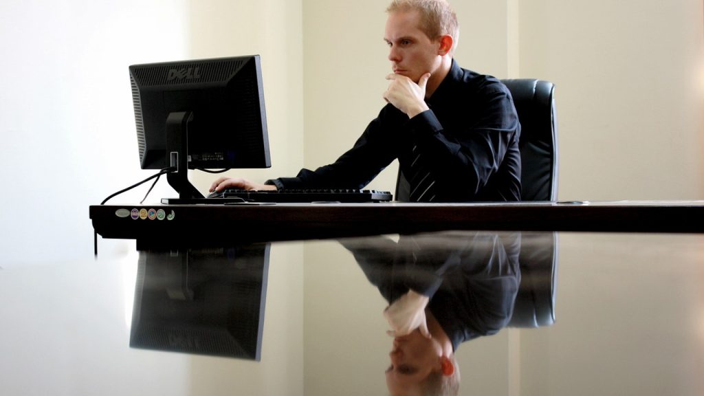 Pourquoi rester au courant des actualités business en tant qu'entrepreneur ?